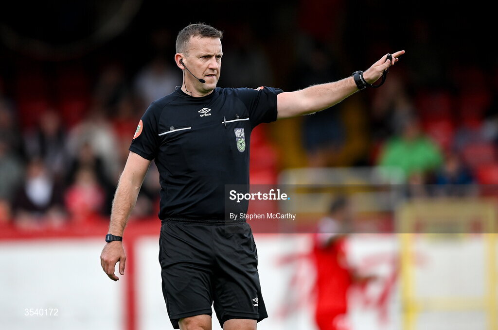 9 August 2026; Referee Paul Norton during the SSE Airtricity Men’s Premier Division match between Shelbourne and St Patrick's Athletic at Tolka Park in Dublin. Photo by Stephen McCarthy/Sportsfile