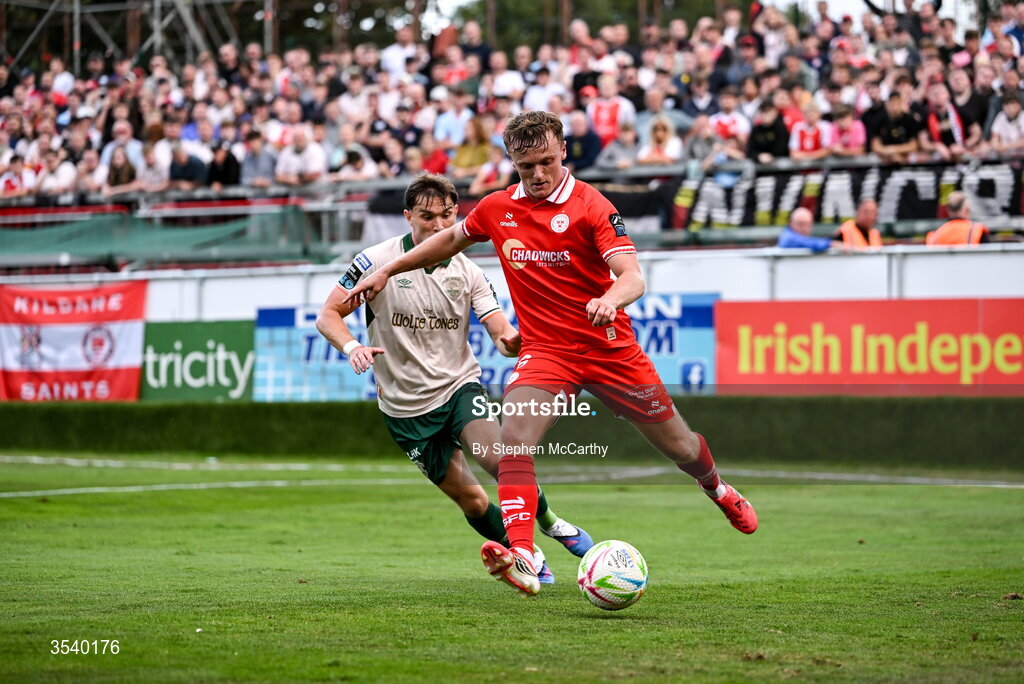 9 August 2026; JJ Lunney of Shelbourne and Anto Breslin of St Patrick's Athletic during the SSE Airtricity Men’s Premier Division match between Shelbourne and St Patrick's Athletic at Tolka Park in Dublin. Photo by Stephen McCarthy/Sportsfile