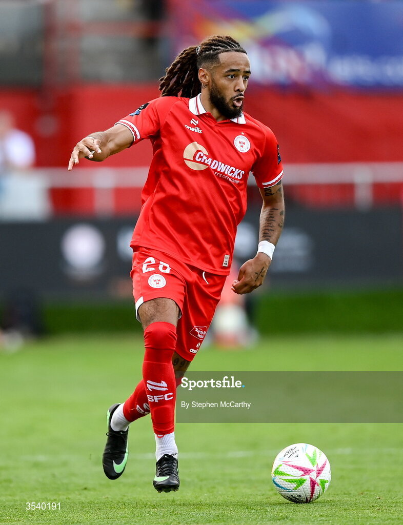9 August 2026; Milan Mbeng of Shelbourne during the SSE Airtricity Men’s Premier Division match between Shelbourne and St Patrick's Athletic at Tolka Park in Dublin. Photo by Stephen McCarthy/Sportsfile