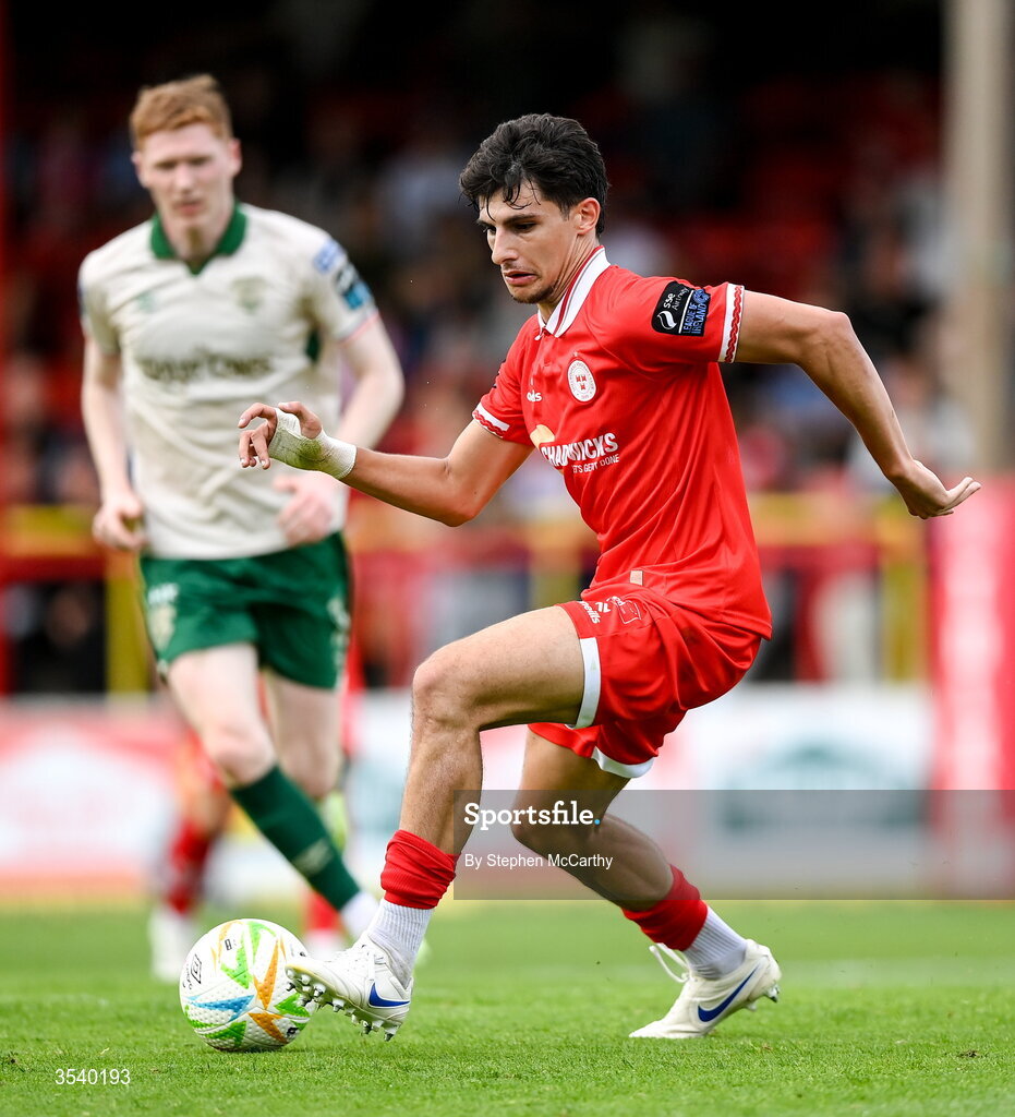 9 August 2026; Rodrigo Freitas of Shelbourne during the SSE Airtricity Men’s Premier Division match between Shelbourne and St Patrick's Athletic at Tolka Park in Dublin. Photo by Stephen McCarthy/Sportsfile
