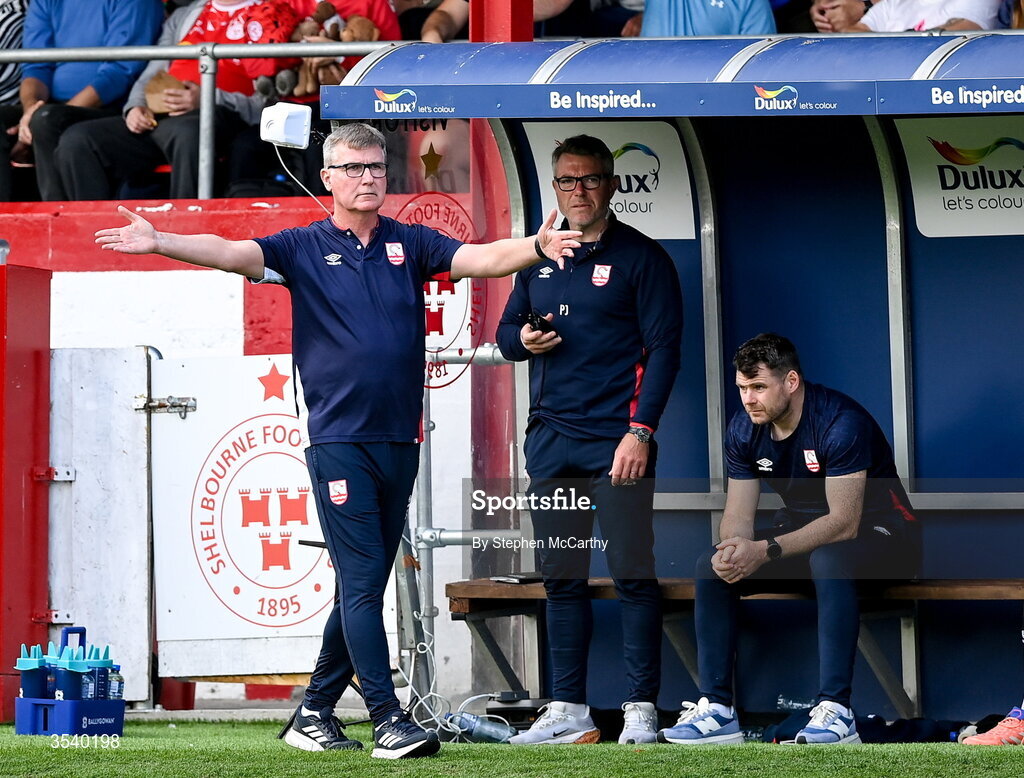 9 August 2026; St Patrick's Athletic manager Stephen Kenny with backroom staff, goalkeeping coach Pat Jennings and sports performance coach Kevin McManamon during the SSE Airtricity Men’s Premier Division match between Shelbourne and St Patrick's Athletic at Tolka Park in Dublin. Photo by Stephen McCarthy/Sportsfile