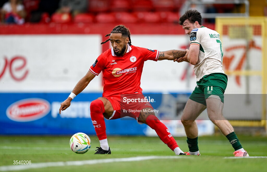 9 August 2026; Milan Mbeng of Shelbourne in action against Jason McClelland of St Patrick's Athletic during the SSE Airtricity Men’s Premier Division match between Shelbourne and St Patrick's Athletic at Tolka Park in Dublin. Photo by Stephen McCarthy/Sportsfile