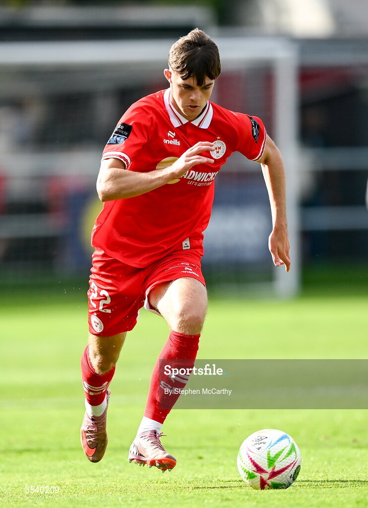 9 August 2026; Sean Moore of Shelbourne during the SSE Airtricity Men’s Premier Division match between Shelbourne and St Patrick's Athletic at Tolka Park in Dublin. Photo by Stephen McCarthy/Sportsfile