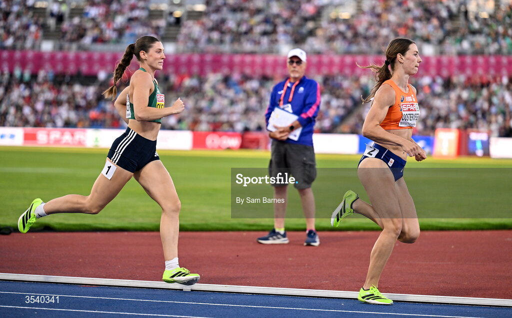 15 August 2026; Kate O’Connor of Ireland, left, and Emma Oosterwegel of Netherlands compete in the 800m event of the women’s heptathlon during day six of the European Athletics Championships 2026 at Alexander Stadium in Birmingham, England. Photo by Sam Barnes/Sportsfile