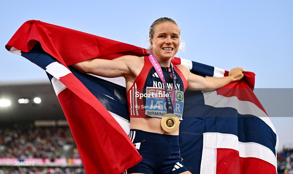 15 August 2026; Henriette Jæger of Norway celebrates winning the women's 400m final during day six of the European Athletics Championships 2026 at Alexander Stadium in Birmingham, England. Photo by Sam Barnes/Sportsfile