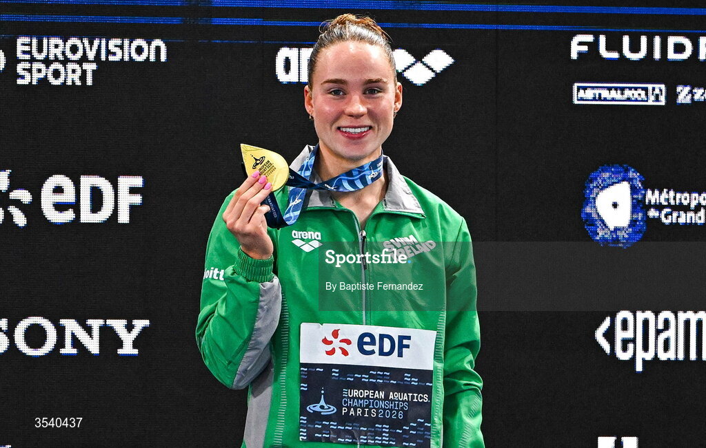 15 August 2026; Ellen Walshe of Ireland  with her gold medal after the Women's 200m individual medley Final at the 2026 European Aquatics Championships in Paris, France. Photo by Baptiste Fernandez/Sportsfile