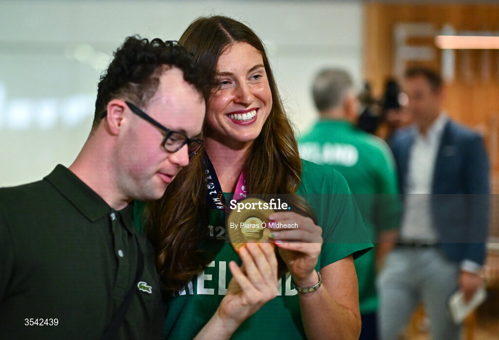 17 August 2026; Women’s heptathlon gold medalist Kate O'Connor with her cousin George Allen at Dublin Airport on return from the 2026 European Athletics Championships in Birmingham, England. Photo by Piaras Ó Mídheach/Sportsfile