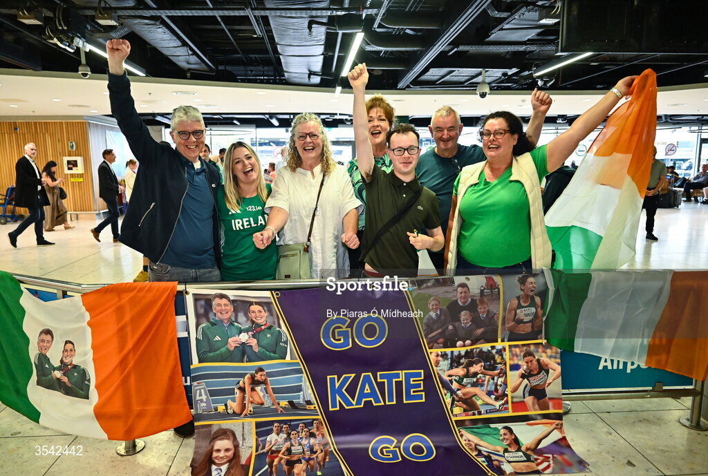 17 August 2026; Supporters wait for women’s heptathlon gold medalist Kate O'Connor at Dublin Airport on her return from the 2026 European Athletics Championships in Birmingham, England. Photo by Piaras Ó Mídheach/Sportsfile