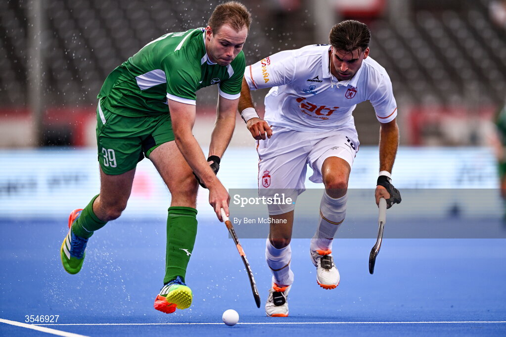 20 August 2026; Fergus Gibson of Ireland in action against Marc Reyne of Spain during the FIH Men's Hockey World Cup 2026 Pool C match between Ireland and Spain at the Belfius Hockey Arena in Wavre, Belgium. Photo by Ben McShane/Sportsfile