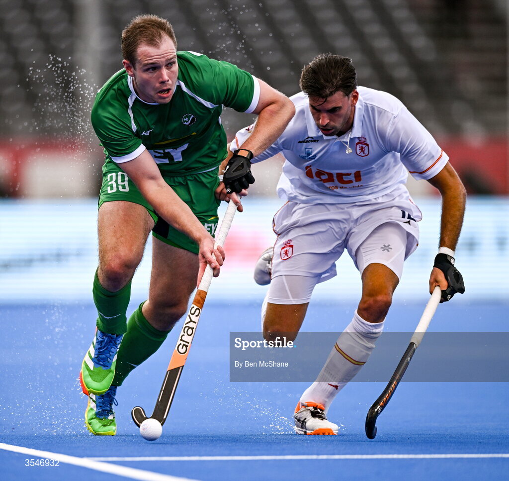 20 August 2026; Fergus Gibson of Ireland in action against Marc Reyne of Spain during the FIH Men's Hockey World Cup 2026 Pool C match between Ireland and Spain at the Belfius Hockey Arena in Wavre, Belgium. Photo by Ben McShane/Sportsfile