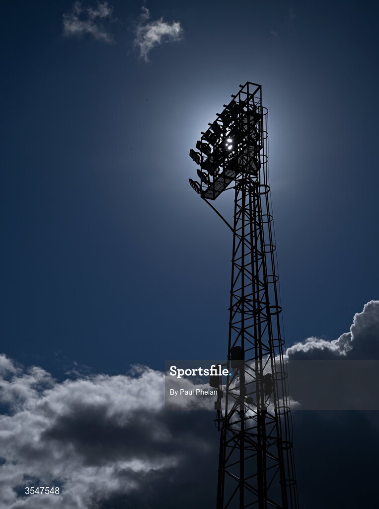21 August 2026; A general view of a floodlight at Oriel Park before the SSE Airtricity Men’s Premier Division match between Dundalk and Galway United at Oriel Park in Dundalk, Louth. Photo by Paul Phelan/Sportsfile