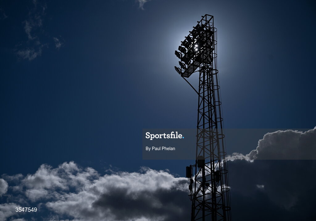 21 August 2026; A general view of a floodlight at Oriel Park before the SSE Airtricity Men’s Premier Division match between Dundalk and Galway United at Oriel Park in Dundalk, Louth. Photo by Paul Phelan/Sportsfile