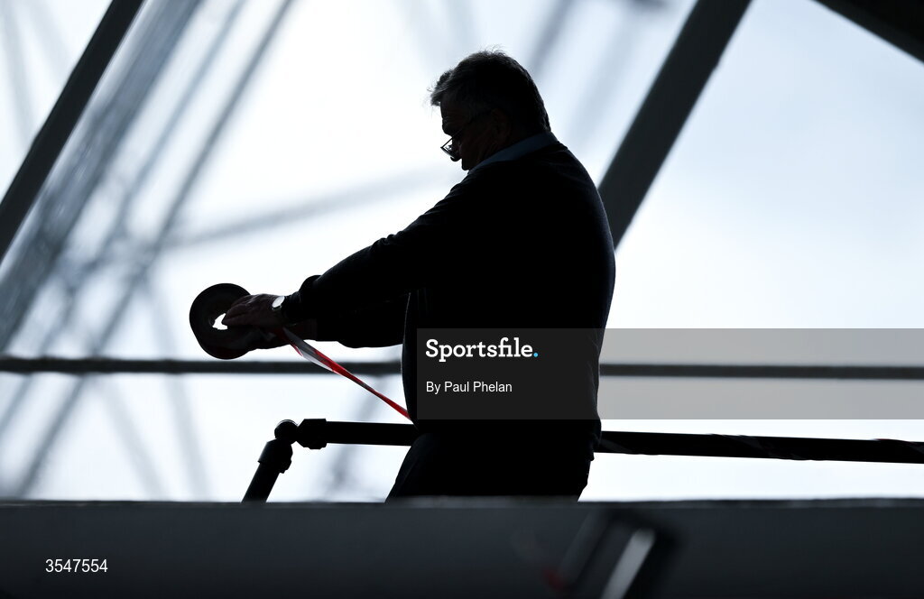 21 August 2026; A member of the Dundalk staff tapes the stand before the SSE Airtricity Men’s Premier Division match between Dundalk and Galway United at Oriel Park in Dundalk, Louth. Photo by Paul Phelan/Sportsfile