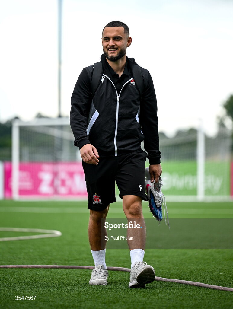 21 August 2026; Leo Gaxha of Dundalk arrives before the SSE Airtricity Men’s Premier Division match between Dundalk and Galway United at Oriel Park in Dundalk, Louth. Photo by Paul Phelan/Sportsfile