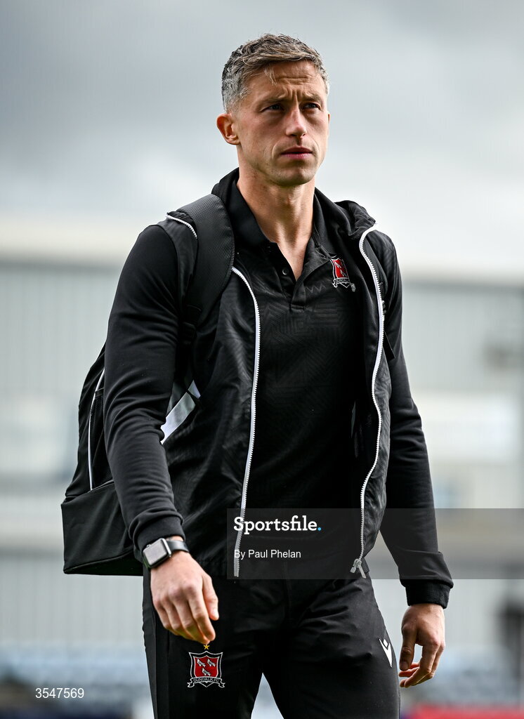 21 August 2026; Rob Cornwall of Dundalk arrives before the SSE Airtricity Men’s Premier Division match between Dundalk and Galway United at Oriel Park in Dundalk, Louth. Photo by Paul Phelan/Sportsfile