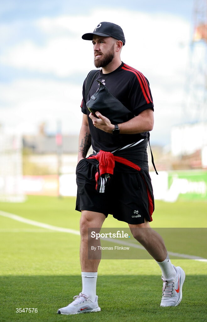 21 August 2026; Paddy Madden of Bohemians arrives for the SSE Airtricity Men’s Premier Division match between Bohemians and Derry City at Dalymount Park in Dublin. Photo by Thomas Flinkow/Sportsfile