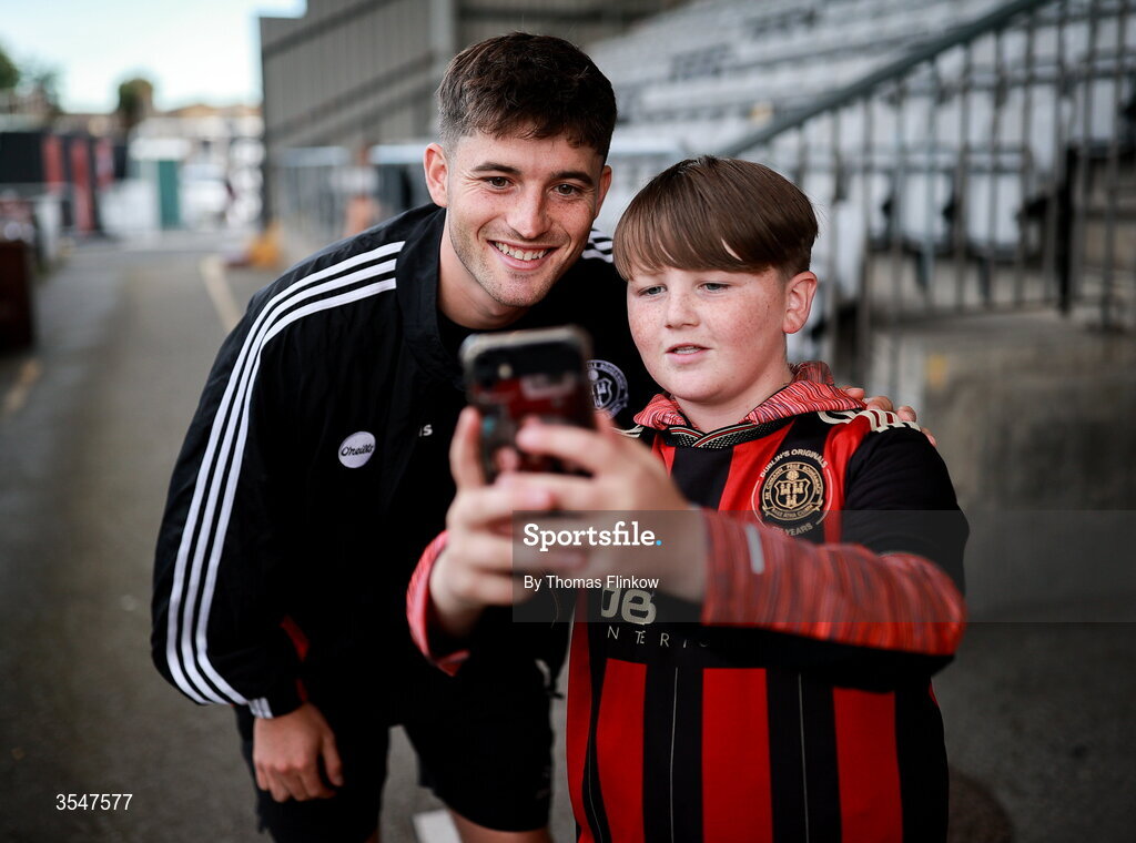 21 August 2026; Colm Whelan of Bohemians takes a photo with supporter Scott Delaney, age 12, before the SSE Airtricity Men’s Premier Division match between Bohemians and Derry City at Dalymount Park in Dublin. Photo by Thomas Flinkow/Sportsfile