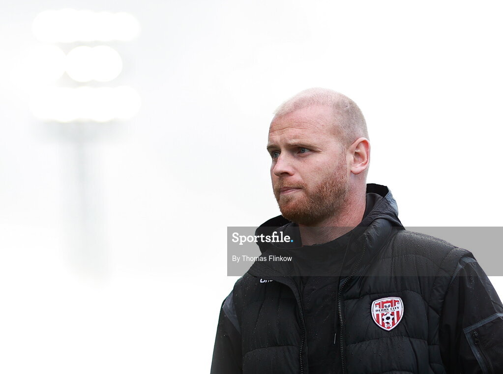 21 August 2026; Derry City interim manager Mark Connolly walks the pitch before the SSE Airtricity Men’s Premier Division match between Bohemians and Derry City at Dalymount Park in Dublin. Photo by Thomas Flinkow/Sportsfile