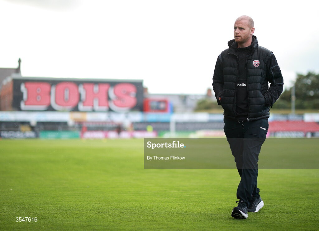 21 August 2026; Derry City interim manager Mark Connolly walks the pitch before the SSE Airtricity Men’s Premier Division match between Bohemians and Derry City at Dalymount Park in Dublin. Photo by Thomas Flinkow/Sportsfile