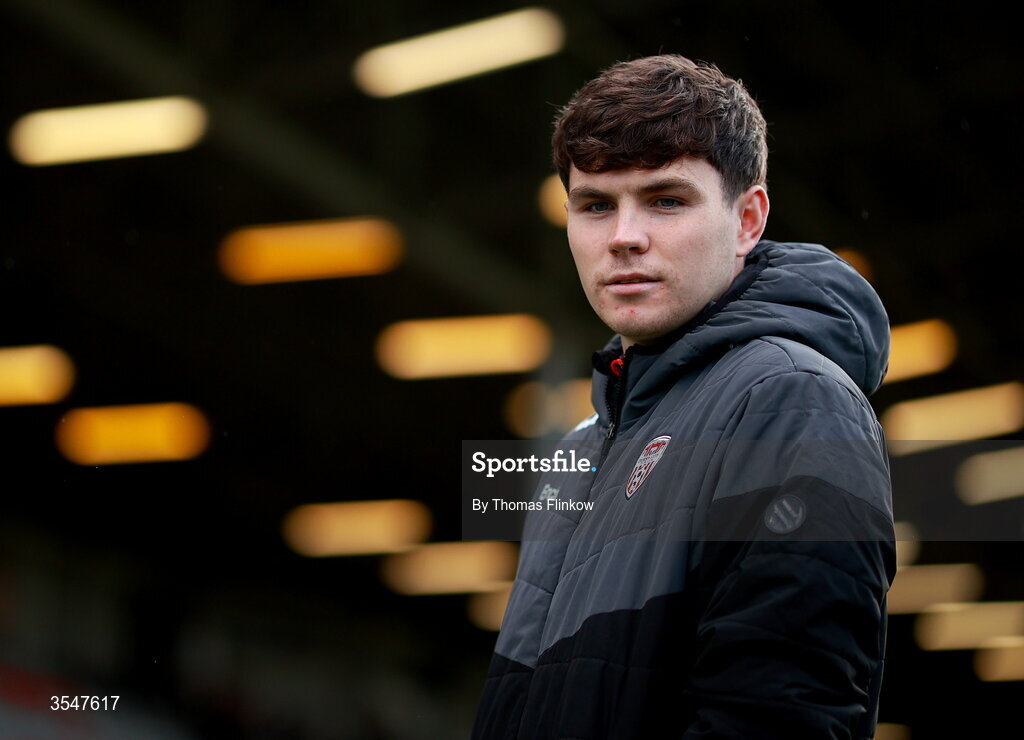 21 August 2026; James Clarke of Derry City walks the pitch before the SSE Airtricity Men’s Premier Division match between Bohemians and Derry City at Dalymount Park in Dublin. Photo by Thomas Flinkow/Sportsfile
