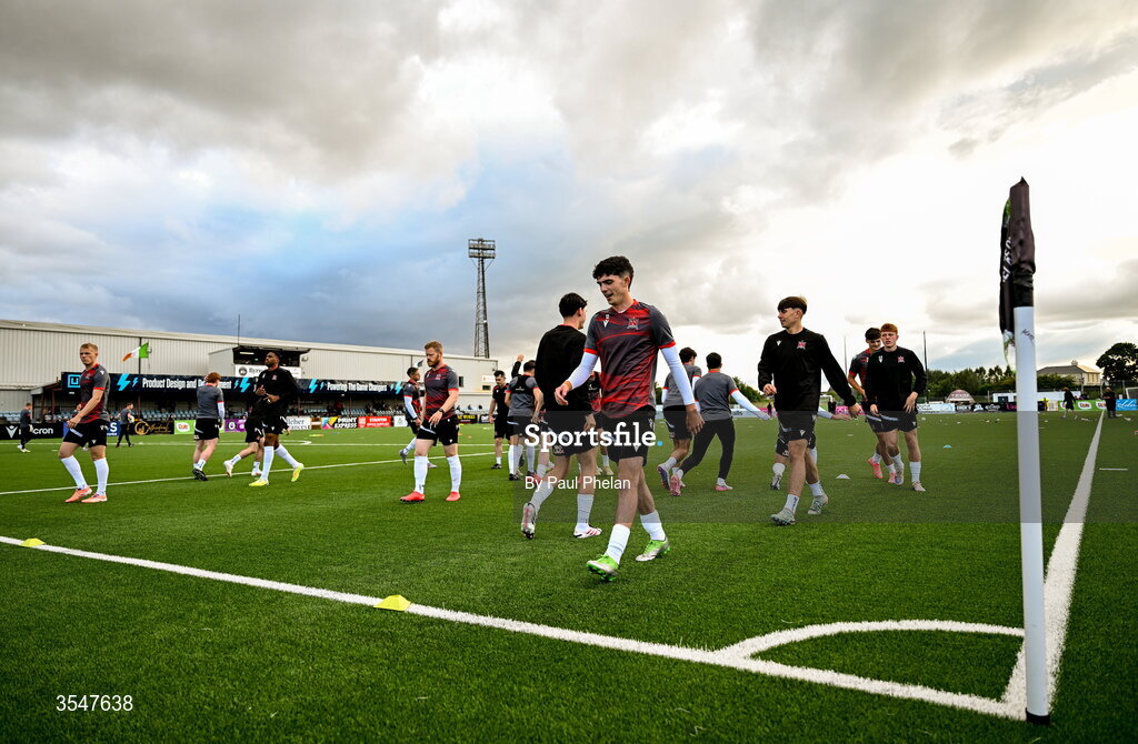 21 August 2026; Luke Mulligan of Dundalk warms up before the SSE Airtricity Men’s Premier Division match between Dundalk and Galway United at Oriel Park in Dundalk, Louth. Photo by Paul Phelan/Sportsfile