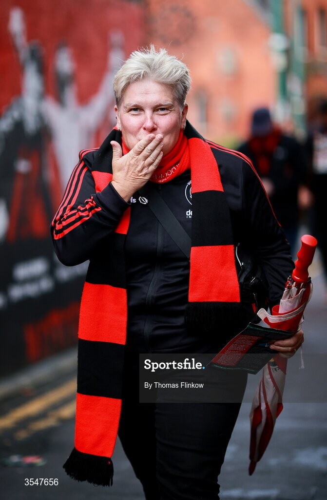 21 August 2026; A Bohemians supporter makes her way to the grounds before the SSE Airtricity Men’s Premier Division match between Bohemians and Derry City at Dalymount Park in Dublin. Photo by Thomas Flinkow/Sportsfile