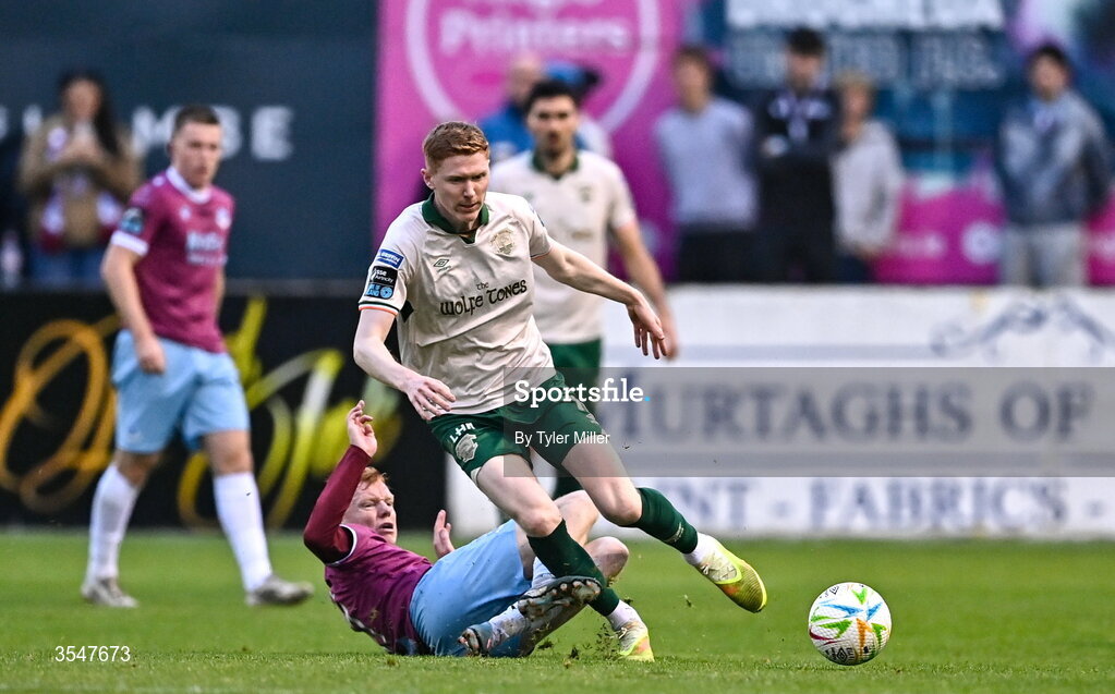 21 August 2026; Darragh Nugent of St Patrick's Athletic is tackled by Shane Farrell of Drogheda United during the SSE Airtricity Men’s Premier Division match between Drogheda United and St Patrick's Athletic at Sullivan & Lambe Park in Drogheda, Louth. Photo by Tyler Miller/Sportsfile