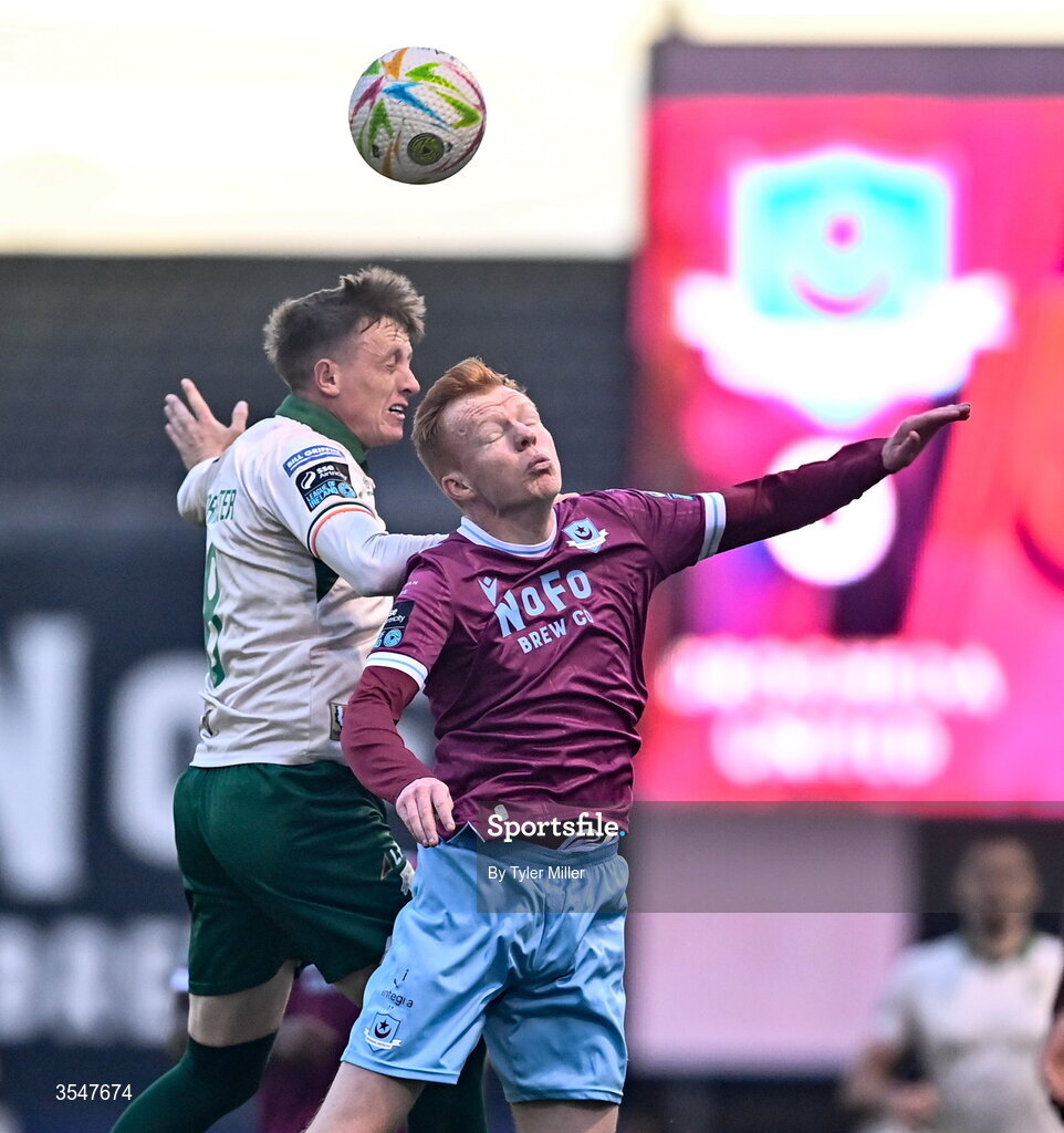 21 August 2026; Chris Forrester of St Patrick's Athletic in action against Shane Farrell of Drogheda United during the SSE Airtricity Men’s Premier Division match between Drogheda United and St Patrick's Athletic at Sullivan & Lambe Park in Drogheda, Louth. Photo by Tyler Miller/Sportsfile