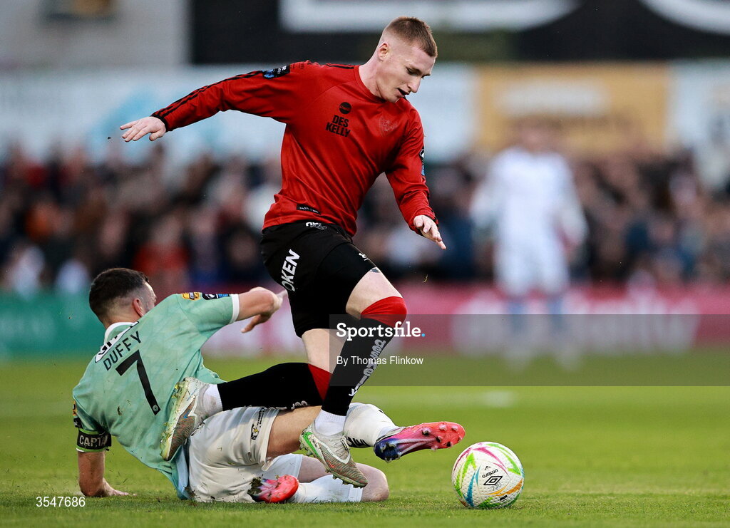 21 August 2026; Ross Tierney of Bohemians is tackled by Michael Duffy of Derry City during the SSE Airtricity Men’s Premier Division match between Bohemians and Derry City at Dalymount Park in Dublin. Photo by Thomas Flinkow/Sportsfile