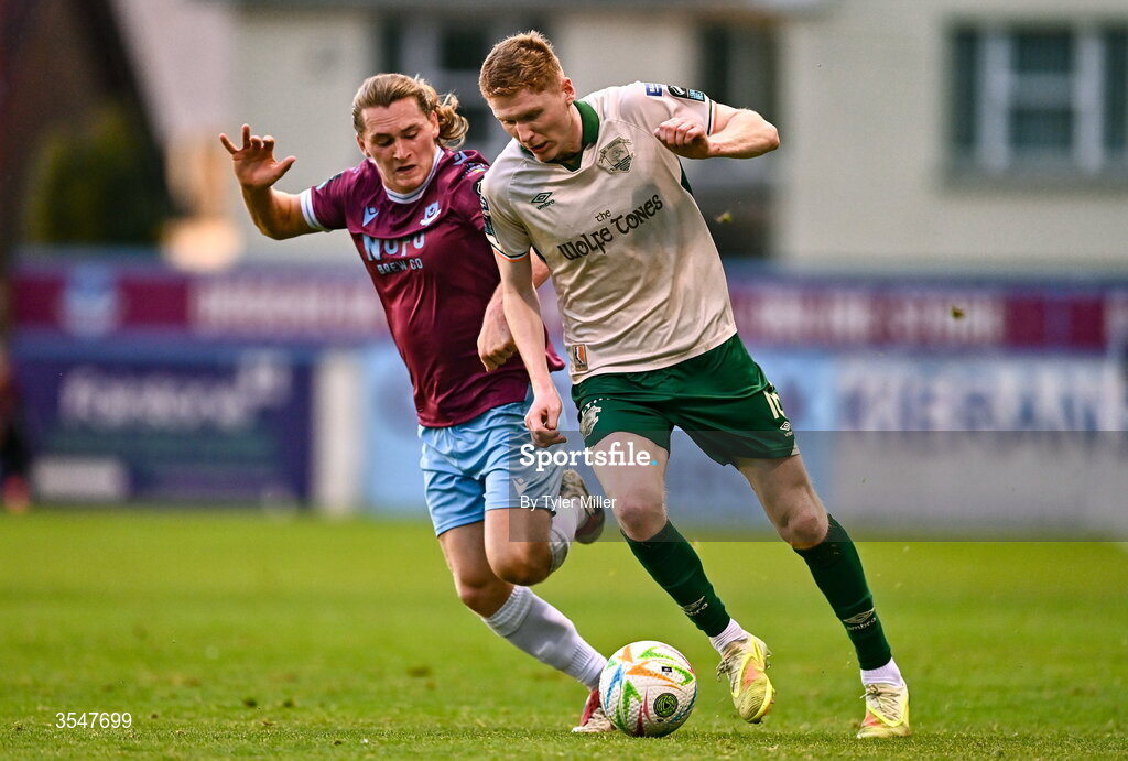21 August 2026; Darragh Nugent of St Patrick's Athletic in action against Alfie Bates of Drogheda United during the SSE Airtricity Men’s Premier Division match between Drogheda United and St Patrick's Athletic at Sullivan & Lambe Park in Drogheda, Louth. Photo by Tyler Miller/Sportsfile