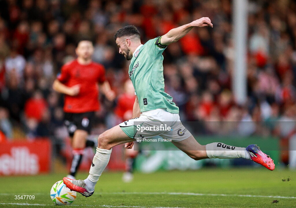 21 August 2026; Michael Duffy of Derry City on his way to scoring his side's first goal during the SSE Airtricity Men’s Premier Division match between Bohemians and Derry City at Dalymount Park in Dublin. Photo by Thomas Flinkow/Sportsfile