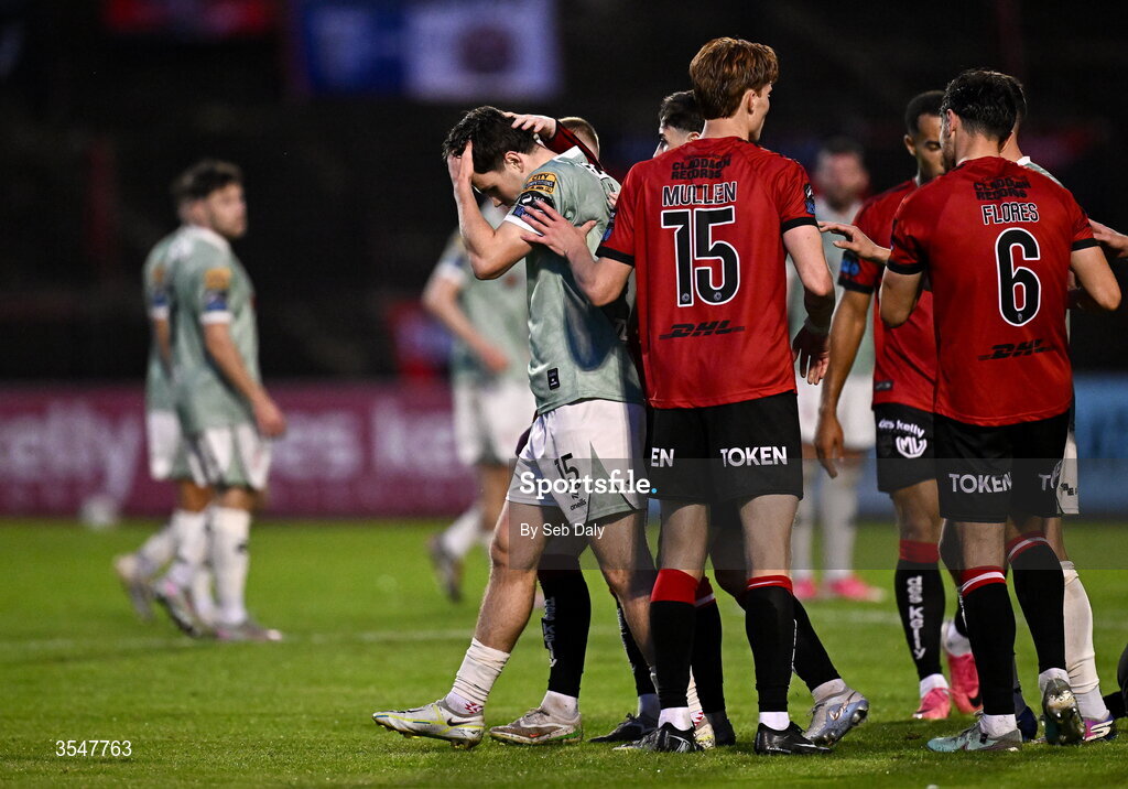 21 August 2026; James Clarke of Derry City is consoled by Bohemians players after being shown a red card during the SSE Airtricity Men’s Premier Division match between Bohemians and Derry City at Dalymount Park in Dublin. Photo by Seb Daly/Sportsfile