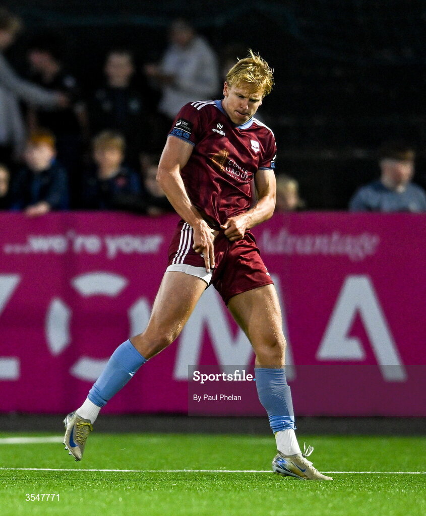 21 August 2026; Kris Twardek of Galway United celebrates after scoring his side's second goal during the SSE Airtricity Men’s Premier Division match between Dundalk and Galway United at Oriel Park in Dundalk, Louth. Photo by Paul Phelan/Sportsfile