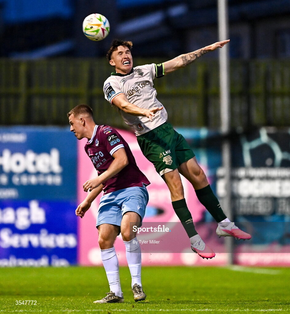 21 August 2026; Joe Redmond of St Patrick's Athletic in action against Warren Davis of Drogheda United during the SSE Airtricity Men’s Premier Division match between Drogheda United and St Patrick's Athletic at Sullivan & Lambe Park in Drogheda, Louth. Photo by Tyler Miller/Sportsfile