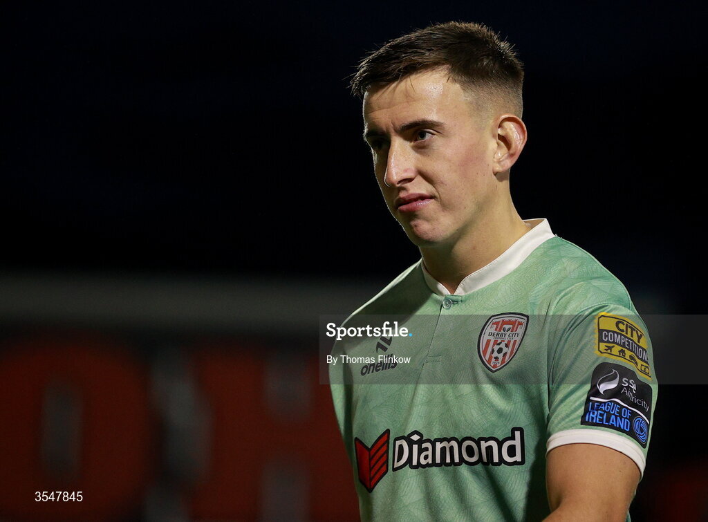 21 August 2026; Darragh Burns of Derry City leaves the pitch after his side's defeat in the SSE Airtricity Men’s Premier Division match between Bohemians and Derry City at Dalymount Park in Dublin. Photo by Thomas Flinkow/Sportsfile