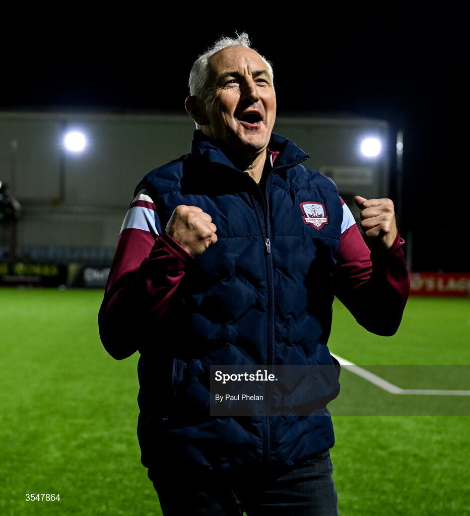 21 August 2026; Galway United manager John Caulfield celebrates after the SSE Airtricity Men’s Premier Division match between Dundalk and Galway United at Oriel Park in Dundalk, Louth. Photo by Paul Phelan/Sportsfile
