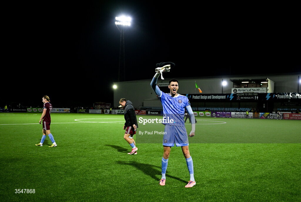 21 August 2026; Galway United goalkeeper Hugo Pires Da Cunha celebrates after the SSE Airtricity Men’s Premier Division match between Dundalk and Galway United at Oriel Park in Dundalk, Louth. Photo by Paul Phelan/Sportsfile