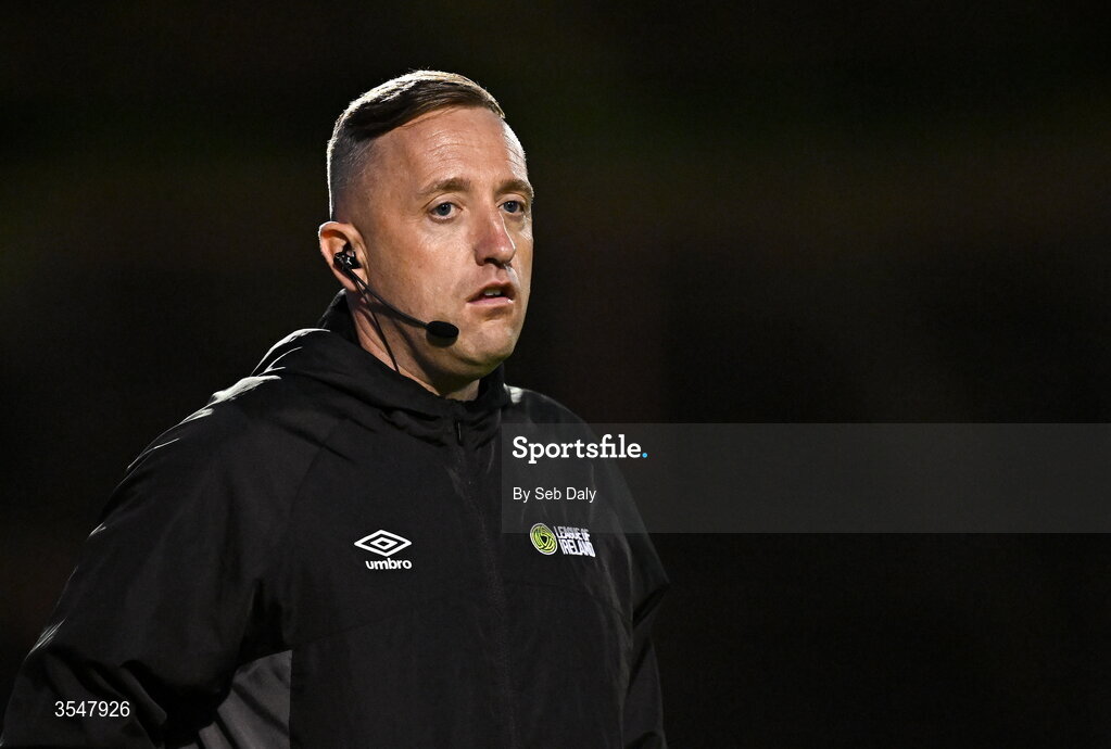 21 August 2026; Fourth official Alan Patchell during the SSE Airtricity Men’s Premier Division match between Bohemians and Derry City at Dalymount Park in Dublin. Photo by Seb Daly/Sportsfile
