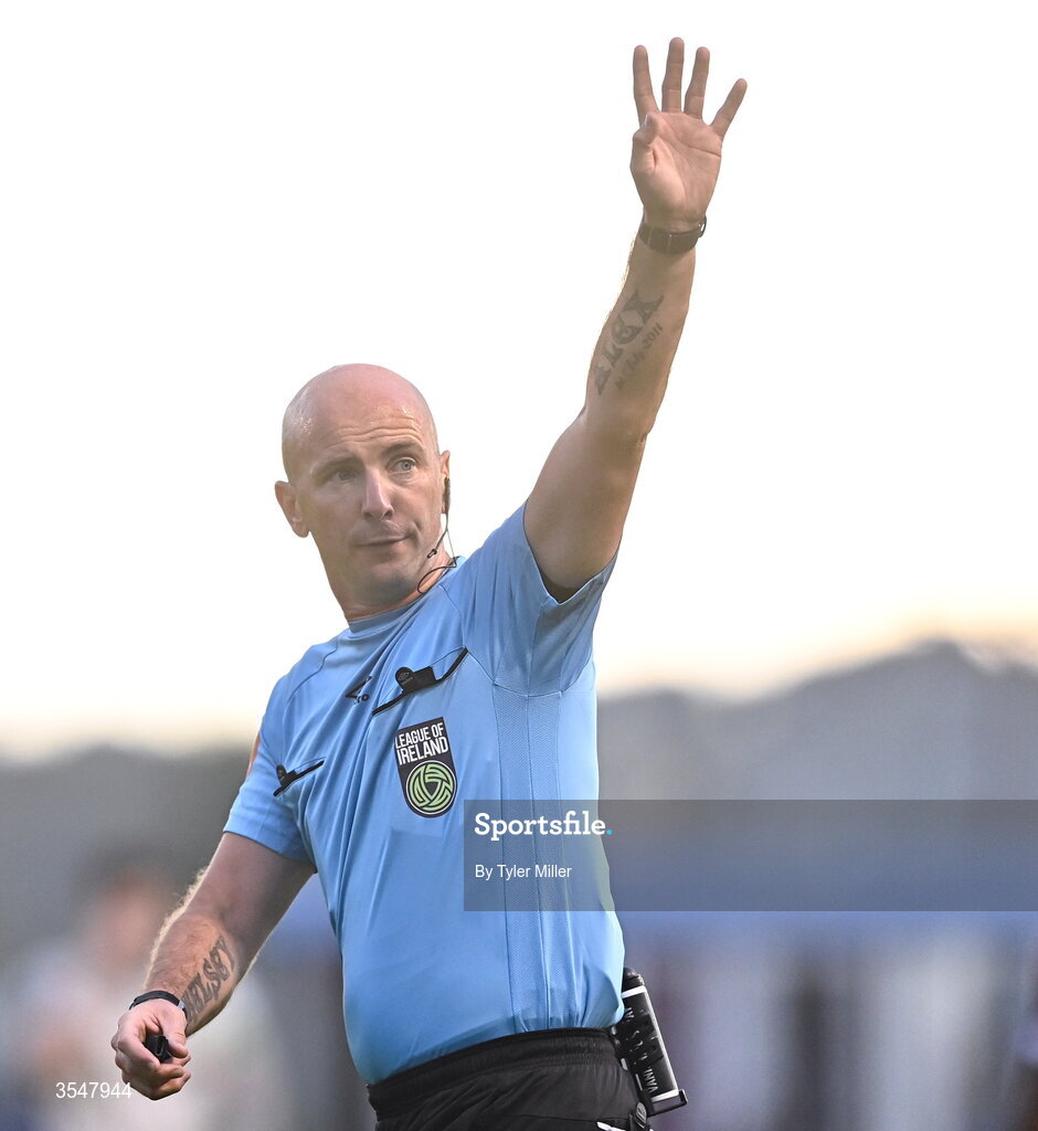 21 August 2026; Referee Marc Lynch during the SSE Airtricity Men’s Premier Division match between Drogheda United and St Patrick's Athletic at Sullivan & Lambe Park in Drogheda, Louth. Photo by Tyler Miller/Sportsfile