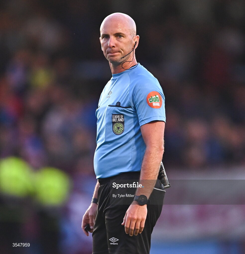 21 August 2026; Referee Marc Lynch during the SSE Airtricity Men’s Premier Division match between Drogheda United and St Patrick's Athletic at Sullivan & Lambe Park in Drogheda, Louth. Photo by Tyler Miller/Sportsfile