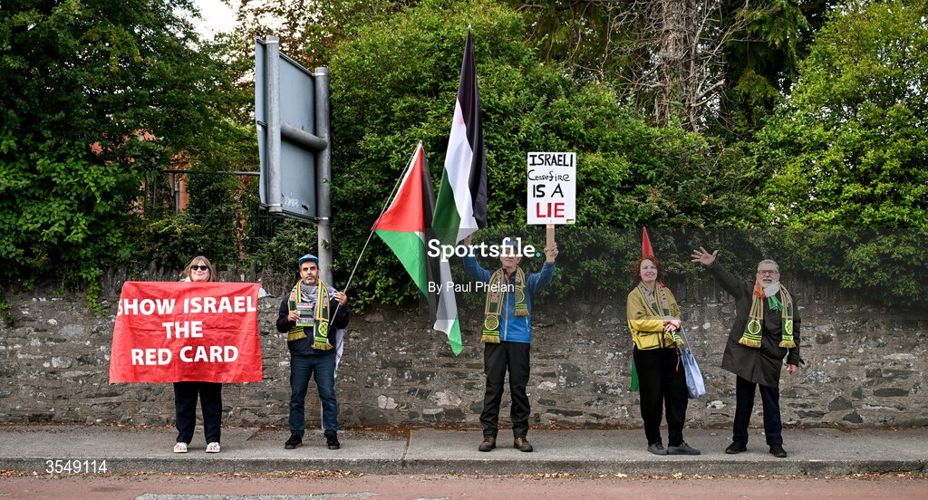 21 August 2026; Protesters advocation 'Show Israel the Red Card' before the SSE Airtricity Men’s Premier Division match between Dundalk and Galway United at Oriel Park in Dundalk, Louth. Photo by Paul Phelan/Sportsfile