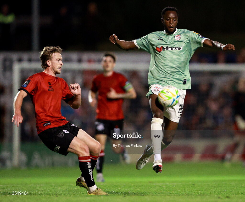 21 August 2026; James Olayinka of Derry City in action against Darragh Power of Bohemians during the SSE Airtricity Men’s Premier Division match between Bohemians and Derry City at Dalymount Park in Dublin. Photo by Thomas Flinkow/Sportsfile