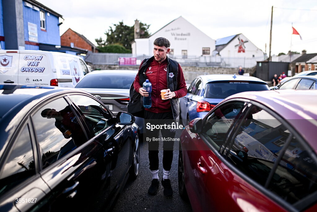 28 August 2026; Drogheda United goalkeeper Luke Dennison before the SSE Airtricity Men’s Premier Division match between Drogheda United and Dundalk at Sullivan & Lambe Park in Drogheda, Louth. Photo by Ben McShane/Sportsfile