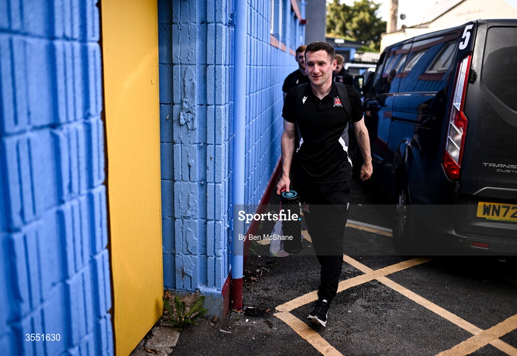 28 August 2026; Bobby Burns of Dundalk arrives before the SSE Airtricity Men’s Premier Division match between Drogheda United and Dundalk at Sullivan & Lambe Park in Drogheda, Louth. Photo by Ben McShane/Sportsfile