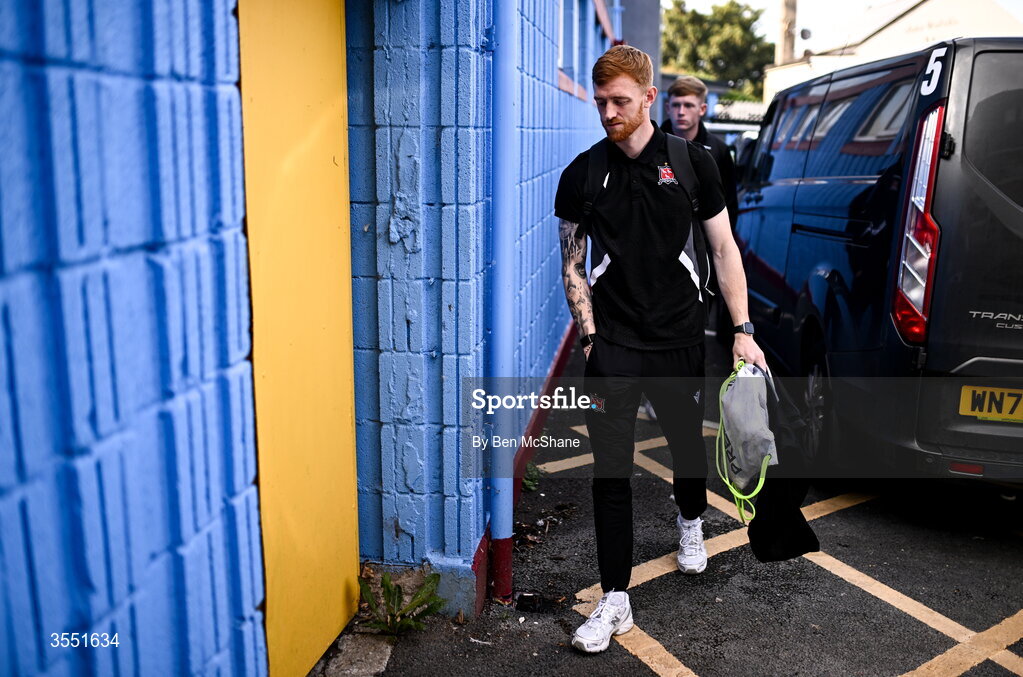 28 August 2026; Dundalk goalkeeper Enda Minogue arrives before the SSE Airtricity Men’s Premier Division match between Drogheda United and Dundalk at Sullivan & Lambe Park in Drogheda, Louth. Photo by Ben McShane/Sportsfile