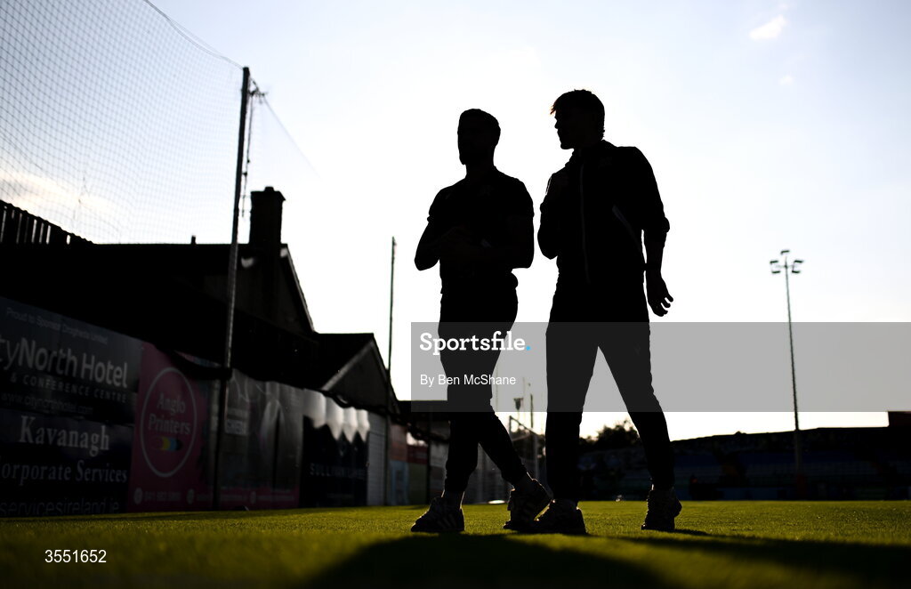 28 August 2026; Declan McDaid, left, and Norman Garbett of Dundalk before the SSE Airtricity Men’s Premier Division match between Drogheda United and Dundalk at Sullivan & Lambe Park in Drogheda, Louth. Photo by Ben McShane/Sportsfile