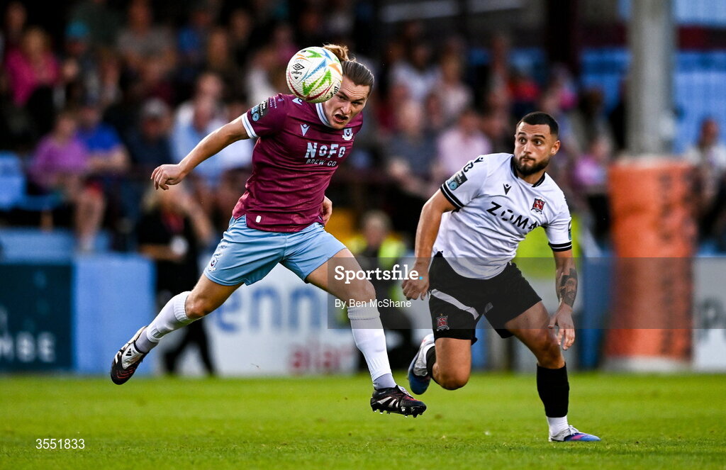 28 August 2026; Alfie Bates of Drogheda United in action against Leo Gaxha of Dundalk during the SSE Airtricity Men’s Premier Division match between Drogheda United and Dundalk at Sullivan & Lambe Park in Drogheda, Louth. Photo by Ben McShane/Sportsfile