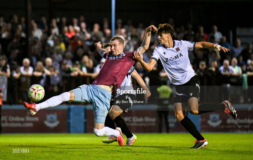 28 August 2026; Mark Doyle of Drogheda United has a shot on goal despite the tackle of Egor Vassenin of Dundalk during the SSE Airtricity Men’s Premier Division match between Drogheda United and Dundalk at Sullivan & Lambe Park in Drogheda, Louth. Photo by Ben McShane/Sportsfile