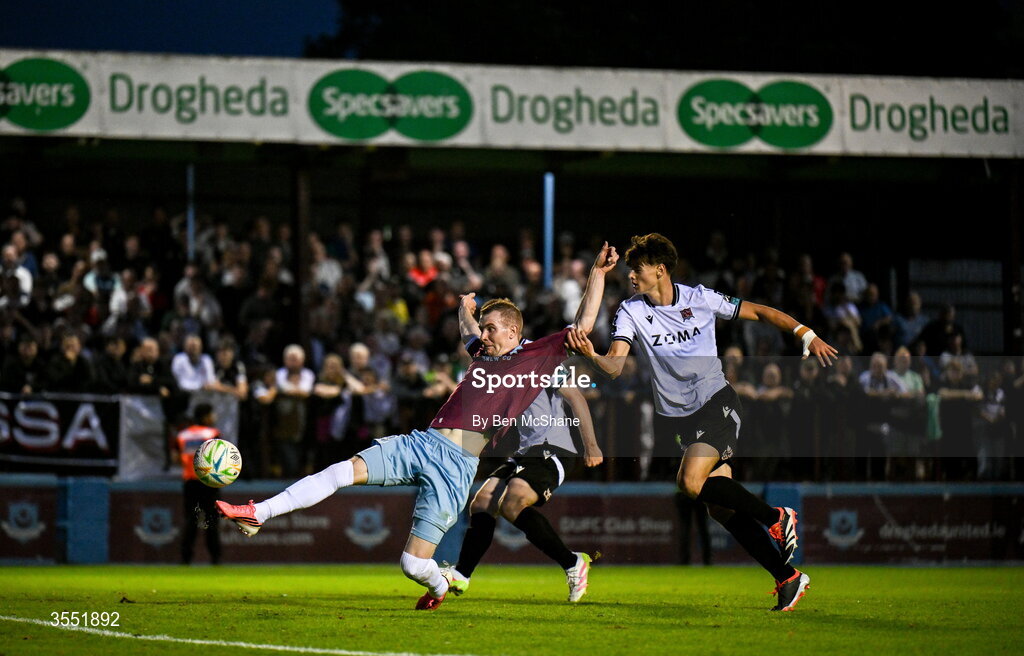 28 August 2026; Mark Doyle of Drogheda United has a shot on goal despite the tackle of Egor Vassenin of Dundalk during the SSE Airtricity Men’s Premier Division match between Drogheda United and Dundalk at Sullivan & Lambe Park in Drogheda, Louth. Photo by Ben McShane/Sportsfile