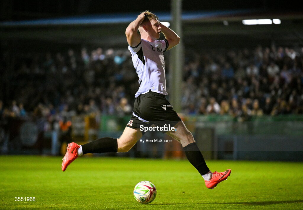 28 August 2026; Cian Dillon of Dundalk reacts after being adjudged to be in an offside position during the SSE Airtricity Men’s Premier Division match between Drogheda United and Dundalk at Sullivan & Lambe Park in Drogheda, Louth. Photo by Ben McShane/Sportsfile